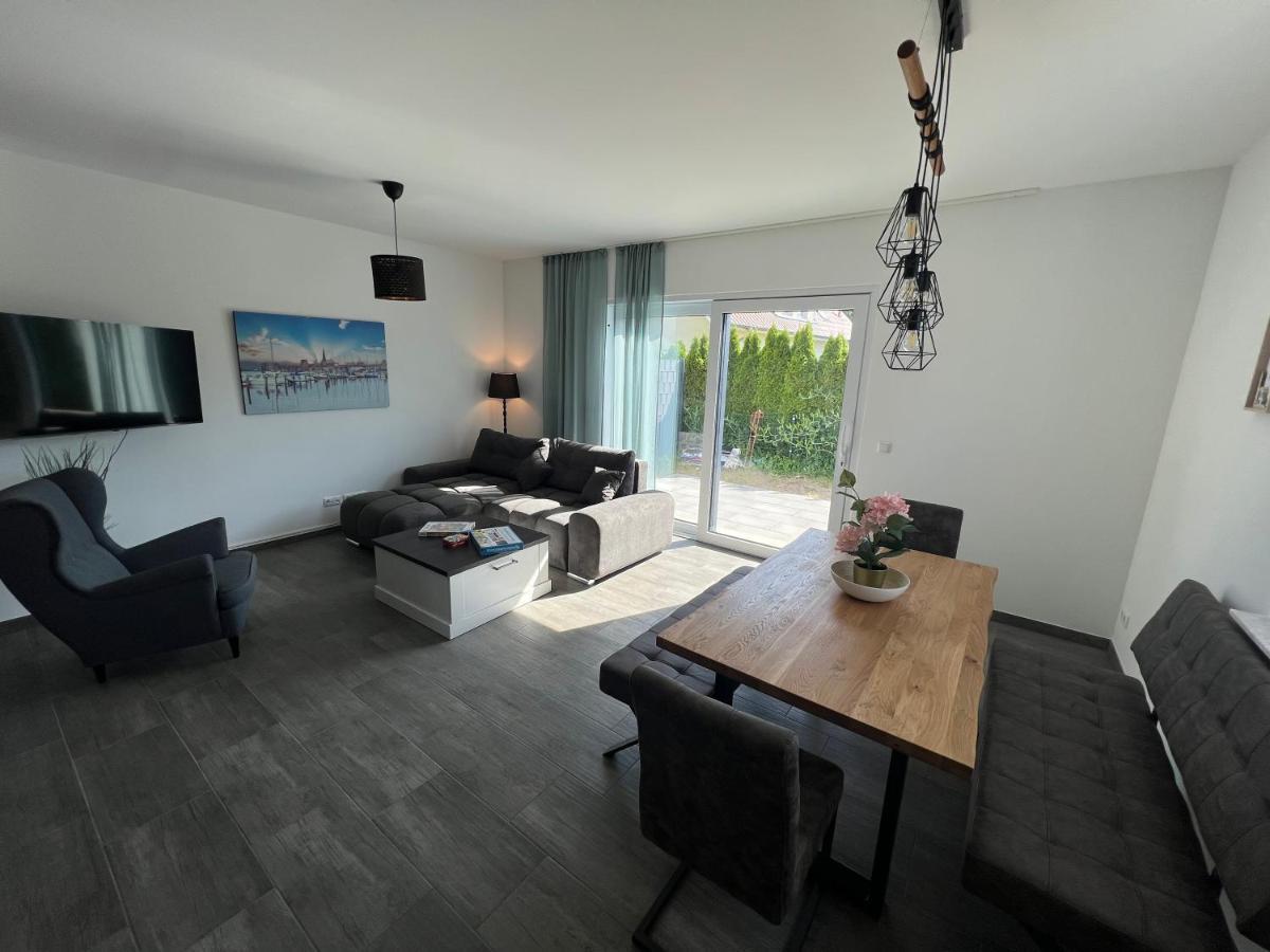 הוילה Elmenhorst/Lichtenhagen Doppelhaushaelfte Mit Terrasse מראה חיצוני תמונה
